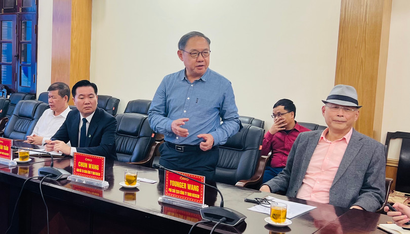Ông Chun Wang - Giám đốc Tài chính của NeoSCM - phát biểu tại buổi làm việc (Ảnh: Báo Hải Dương)