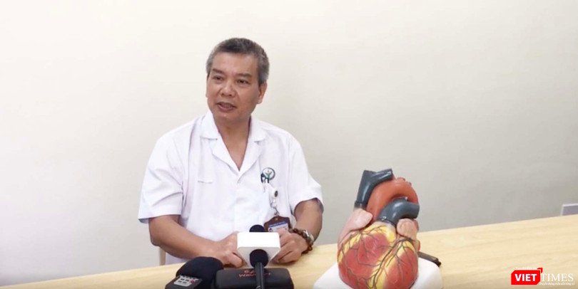 PGS. TS. Nguyễn Hữu Ước - Giám đốc Trung tâm Tim mạch và lồng ngực, Bệnh viện Hữu nghị Việt Đức (Ảnh: Minh Thúy) 