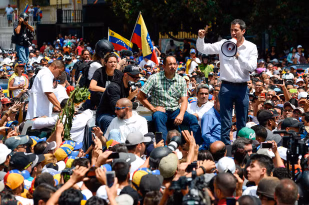 Lãnh đạo phe đối lập với chính phủ Venezuela, tổng thống tự xưng Juan Guaido phát biểu trong một cuộc biểu tình. 