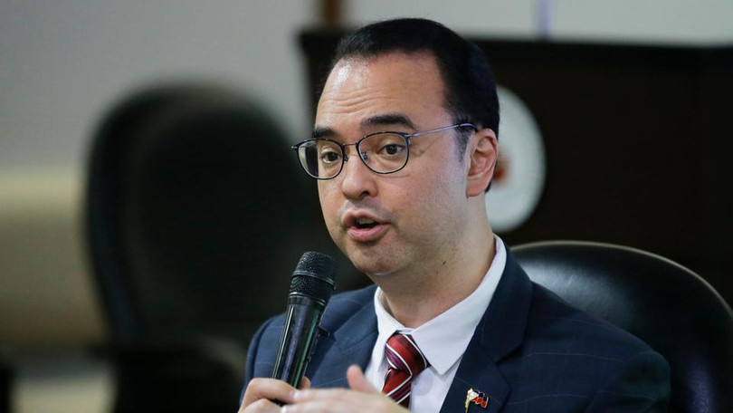 Ngoại trưởng Philippines ông Cayetano tuyên bố với báo chí về 3 "lằn ranh đỏ" với Trung Quốc.