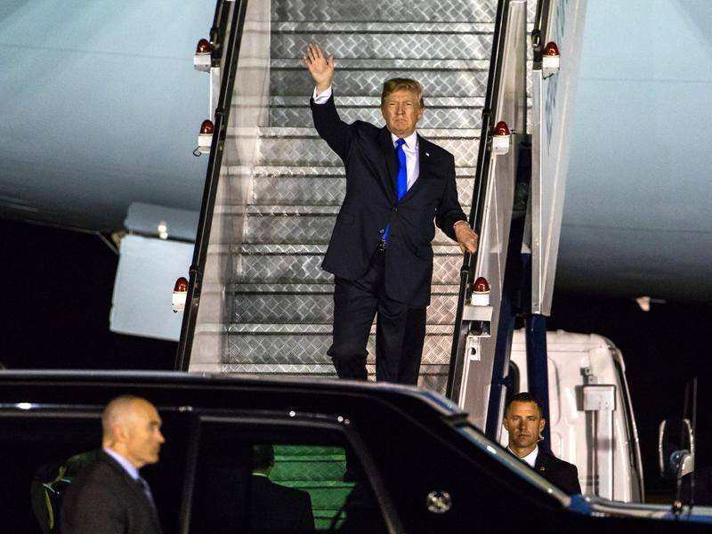 Tổng thống Trump tại sân bay Singapore.