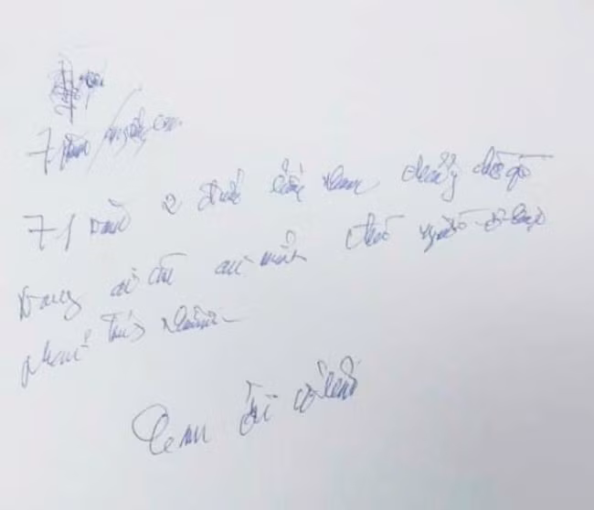 Bức tâm thư của ông H. viết trên giường bệnh gửi vợ mắc COVID-19 nặng (Ảnh - BVCC)