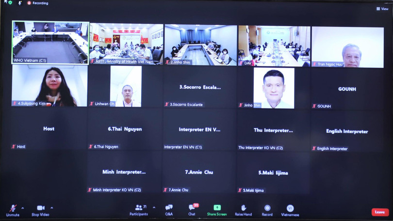 Các chuyên gia họp trực tuyến với WHO và Bộ Y tế (Ảnh- Nhiên Nguyễn) Các chuyên gia họp trực tuyến với WHO và Bộ Y tế (Ảnh- Nhiên Nguyễn)