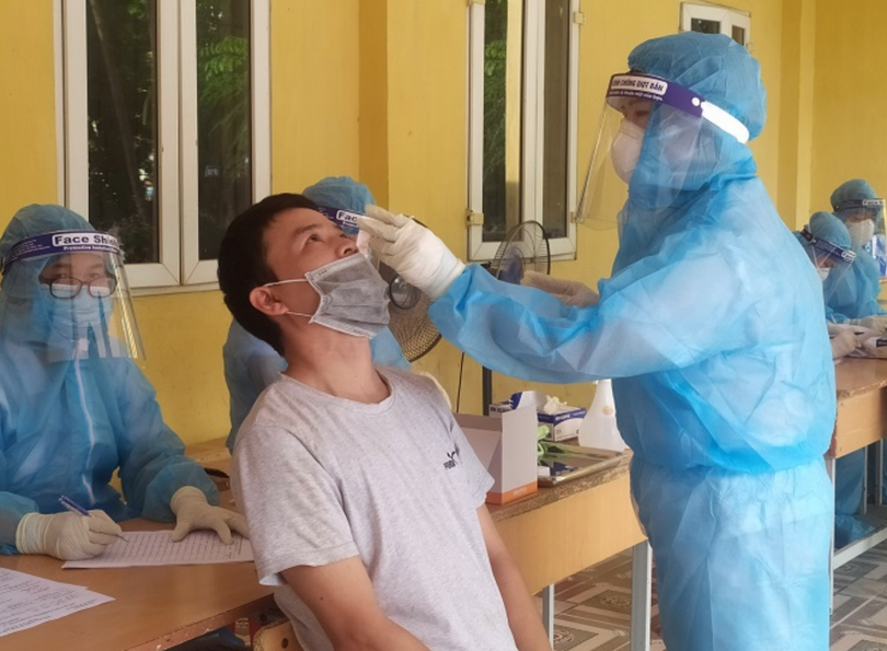 Người dân được lấy mẫu xét nghiệm COVID-19 (Ảnh - SYT HN) Người dân được lấy mẫu xét nghiệm COVID-19 (Ảnh - SYT HN)