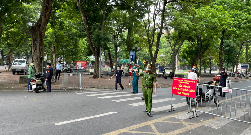 Chốt kiểm soát phòng, chống dịch COVID-19 ở phường Quán Thánh (Ảnh- UBND Q. Ba Đình)