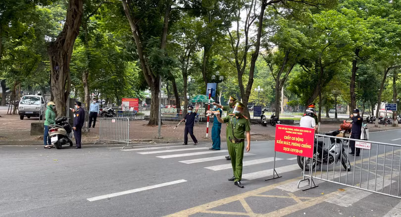 Chốt kiểm soát phòng, chống dịch COVID-19 ở phường Quán Thánh (Ảnh- UBND Q. Ba Đình)