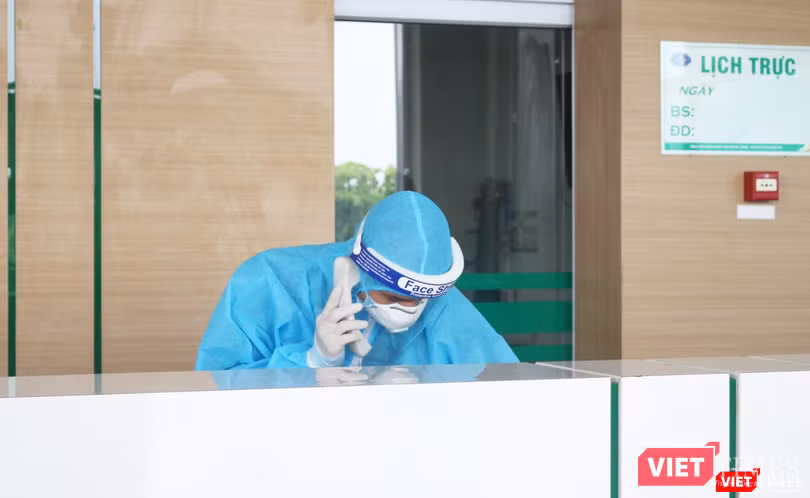 Bác sĩ trực cấp cứu tại bệnh viện (Ảnh - Minh Thuý)