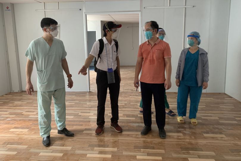 Các chuyên gia Bệnh viện Nhiệt đới Trung ương chia sẻ hoạt động chuyên môn hỗ trợ công tác chống dịch COVID-19 của Bệnh viện Hữu nghị Việt Đức tại TP. HCM (Ảnh - BVCC)