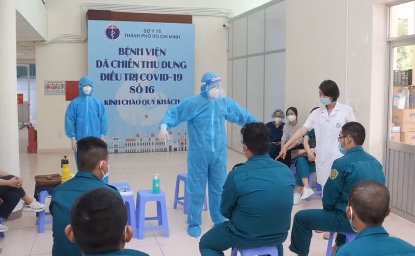 TS.BS Trương Anh Thư - Trưởng Khoa Kiểm soát nhiễm khuẩn - đào tạo cho các học viên về kiểm soát nhiễm khuẩn trong bệnh viện (Ảnh - BVCC) 