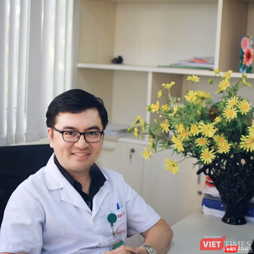 BS. Vũ Quốc Đạt – Giảng viên Bộ môn Truyền nhiễm, Trường Đại học Y Hà Nội (Ảnh - NVCC) BS. Vũ Quốc Đạt – Giảng viên Bộ môn Truyền nhiễm, Trường Đại học Y Hà Nội (Ảnh - NVCC)