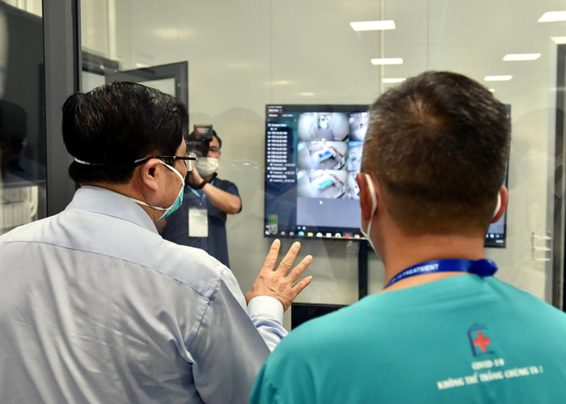 Bệnh viện được chia thành 3 khu: Khu xanh là văn phòng hành chính; khu vàng là các dãy ký túc xá, nhà ăn, xét nghiệm, kho vật tư thiết bị y tế và khu đỏ là nơi điều trị.