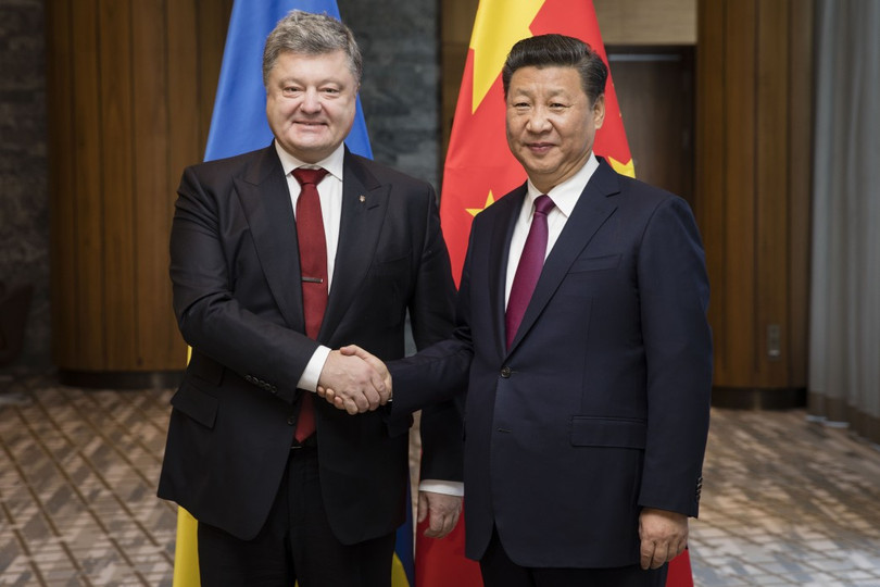 Tổng thống Ukraine Petro Poroshenko và chủ tịch Trung Quốc Tập Cận Bình.