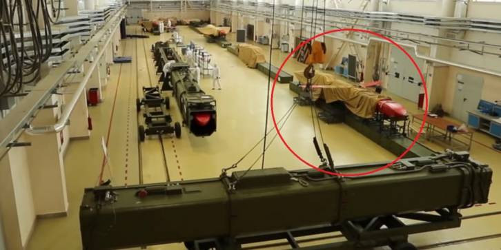 Tên lửa hành trình chạy bằng năng lượng nguyên tử Burevestnik ra khỏi dây chuyền lắp ráp.