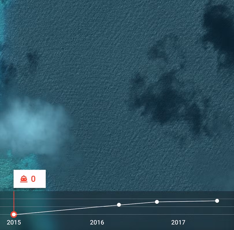 Năm 2015, theo phân tích của SpaceKnow không có tàu quanh khu vực Đá Vành Khăn thuộc quần đảo Trường Sa.