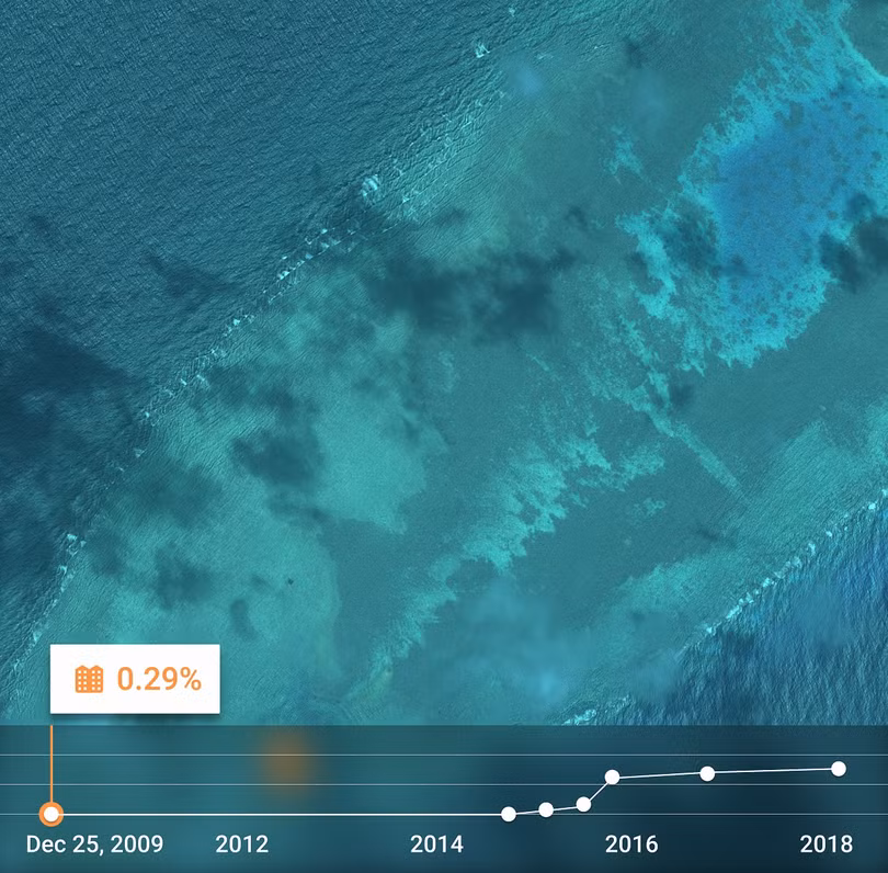 Ảnh ngày 25.12.2009, Đá Chữ Thập thuộc quần đảo Trường Sa mới chỉ có 0,01km2 công trình xây dựng phi pháp của Trung Quốc.