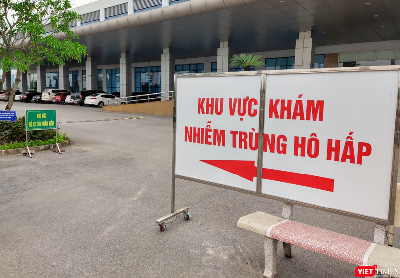 Khu vực khám nhiễm trùng hô hấp tại Bệnh viện Bệnh Nhiệt đới Trung ương. Ảnh: Minh Thúy 