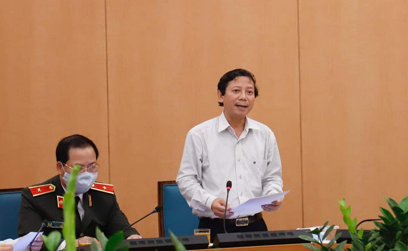 Ông Hoàng Đức Hạnh - Phó giám đốc Sở Y tế Hà Nội (áo trắng). Ảnh: UBND TP. HN