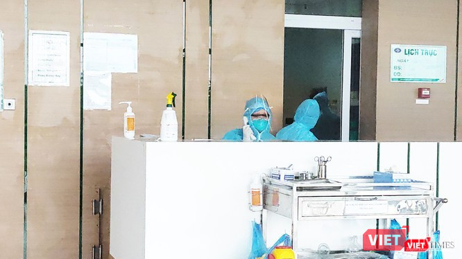 Bác sĩ trực cấp cứu ở bệnh viện (Ảnh - Minh Thuý)