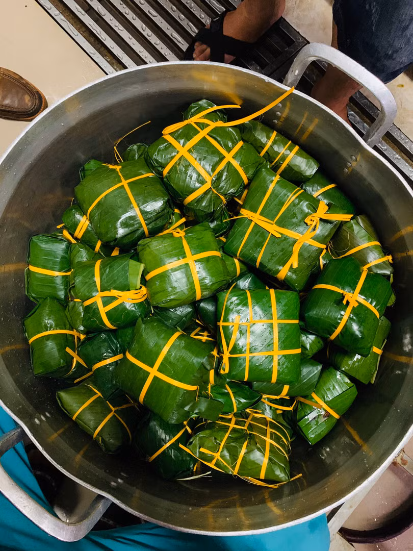 Những nồi bánh chưng ấm áp nghĩa tình (Ảnh: Hoàng Linh)