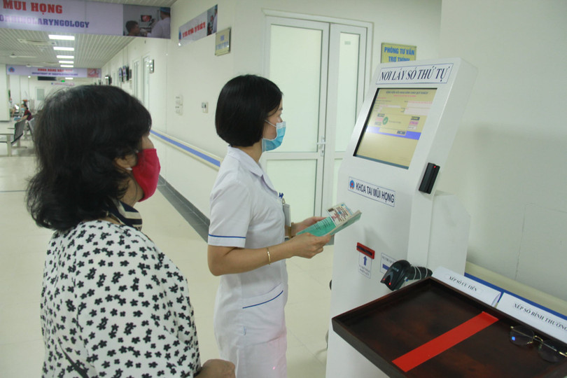 Bệnh nhân chờ khám bệnh tại Bệnh viện (Ảnh: Bệnh viện Hữu Nghị)