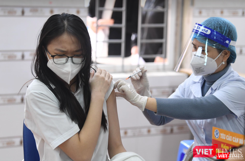 Học sinh được tiêm vaccine COVID-19 (Ảnh - Hoàng Anh)