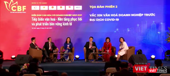 Các diễn giả trao đổi tại toạ đàm (Ảnh - Minh Thuý)