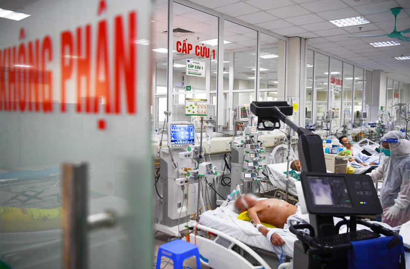 Bác sĩ điều trị cho bệnh nhân mắc COVID-19 nặng (Ảnh - Tố Linh) Bác sĩ điều trị cho bệnh nhân mắc COVID-19 nặng (Ảnh - Tố Linh)