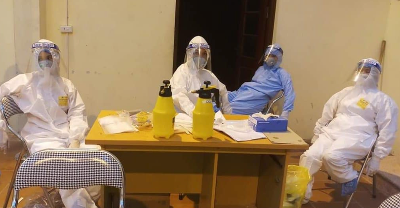 Nhân viên y tế chống dịch ở Bắc Ninh (Ảnh - Cao Tuân) 