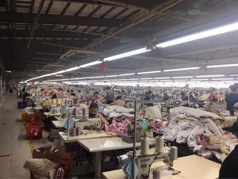 Hàng nghìn công nhân làm việc ở công ty may tại Bắc Giang (Ảnh - Hoàng Dương)