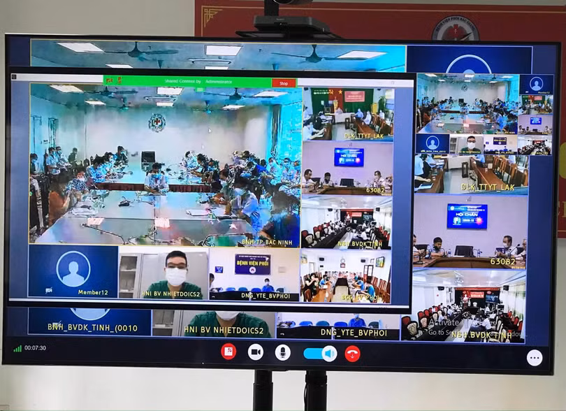 Hội chẩn trực tuyến bệnh nhân mắc COVID-19 nặng (Ảnh - Ngọc Mai) 