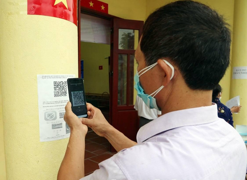 Nhân viên y tế khai báo y tế điện tử bằng mã QRCode (Ảnh - BYT) Nhân viên y tế khai báo y tế điện tử bằng mã QRCode (Ảnh - BYT)