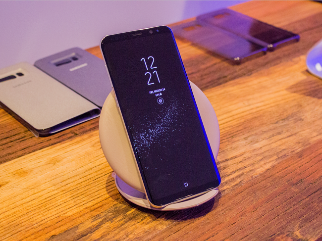 Điện thoại "trong mơ" kết hợp từ 8 smartphone khác nhau ảnh 10