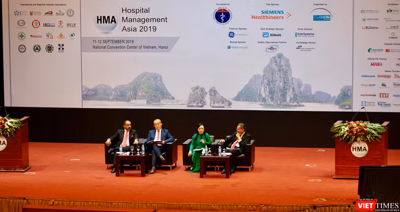 Bộ trưởng Bộ Y tế Nguyễn Thị Kim Tiến cùng các đại biểu thảo luận tại hội nghị 