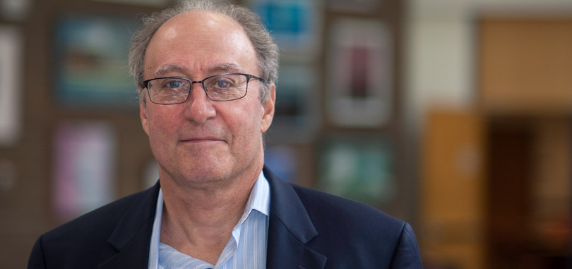 Ông Robert Ross nghĩ rằng sự chuyển tiếp quyền lực Mỹ-Trung là không thể tránh khỏi. Ông Robert Ross nghĩ rằng sự chuyển tiếp quyền lực Mỹ-Trung là không thể tránh khỏi.