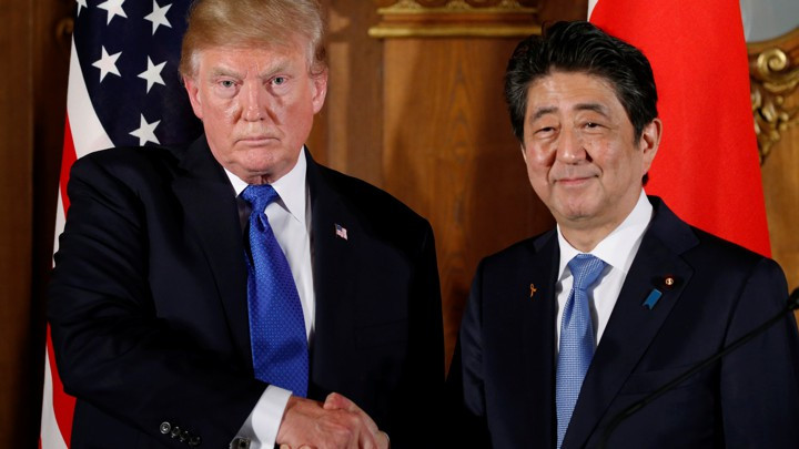 Tổng thống Mỹ Donald Trump và thủ tướng Nhật Shinzo Abe. Ông Abe đưa ra tầm nhìn về một Ấn Độ - Thái Bình Dương tự do và rộng mở. Tổng thống Mỹ Donald Trump và thủ tướng Nhật Shinzo Abe. Ông Abe đưa ra tầm nhìn về một Ấn Độ - Thái Bình Dương tự do và rộng mở.