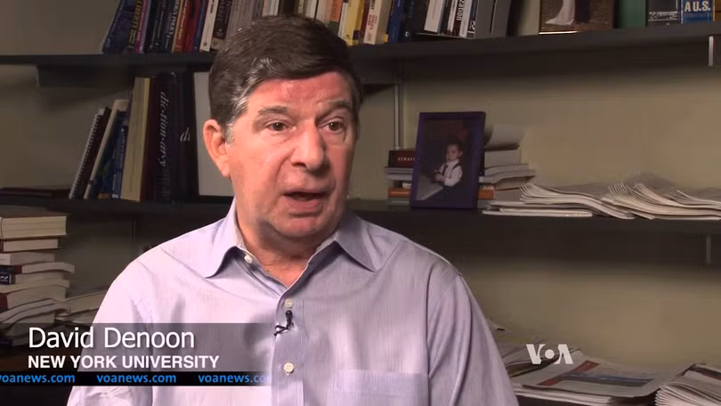 Ông David Denoon nghĩ rằng nếu Mỹ không quản lý tốt kinh tế và rút khỏi châu Á, có thể Trung Quốc sẽ thử Mỹ và xảy ra xung đột giữa hai nước.