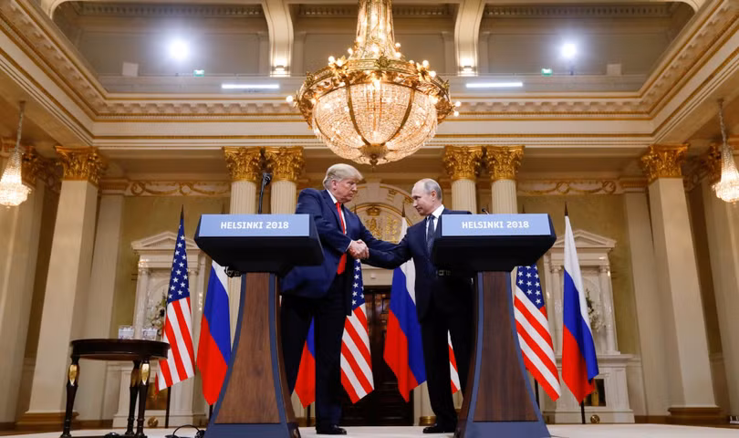 Trái ngược với những người tiền nhiệm, tổng thống Mỹ có mối quan hệ khá nồng ấm với tổng thống Nga. Trái ngược với những người tiền nhiệm, tổng thống Mỹ có mối quan hệ khá nồng ấm với tổng thống Nga.