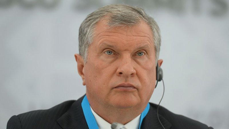Igor Sechin cũng là một siloviki, được coi là người đứng thứ 2 trong chính quyền Nga, hiện đang giữ chức CEO của tập đoàn Rosneft. Igor Sechin cũng là một siloviki, được coi là người đứng thứ 2 trong chính quyền Nga, hiện đang giữ chức CEO của tập đoàn Rosneft.