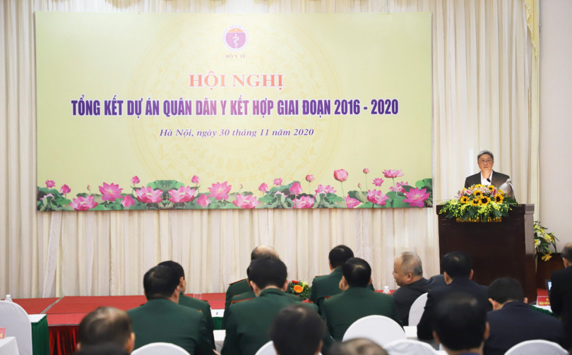 Thứ trưởng Bộ Y tế Nguyễn Trường Sơn phát biểu tại hội nghị tổng kết Dự án quân dân y kết hợp (Ảnh: Minh Thuý) 