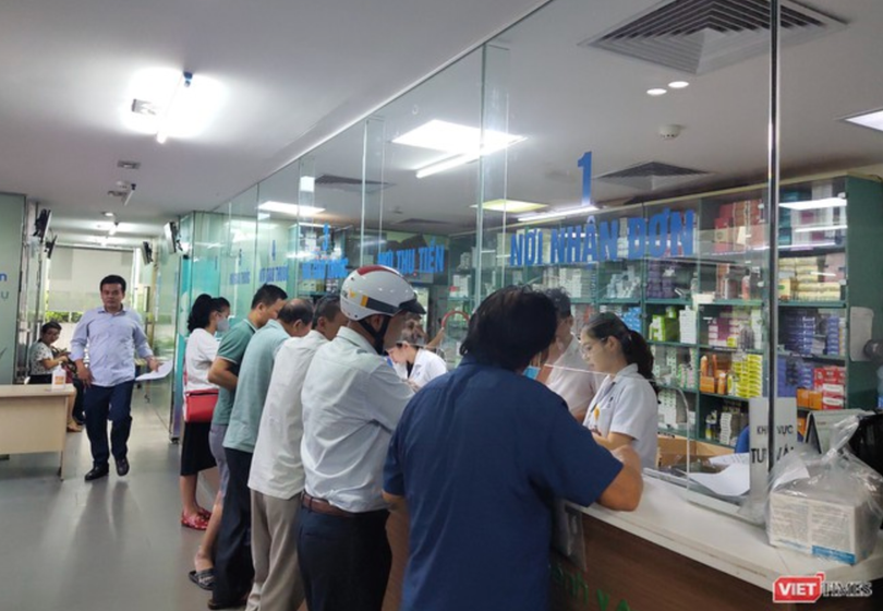 Người dân mua thuốc ở bệnh viện (Ảnh: Minh Thuý) Người dân mua thuốc ở bệnh viện (Ảnh: Minh Thuý)