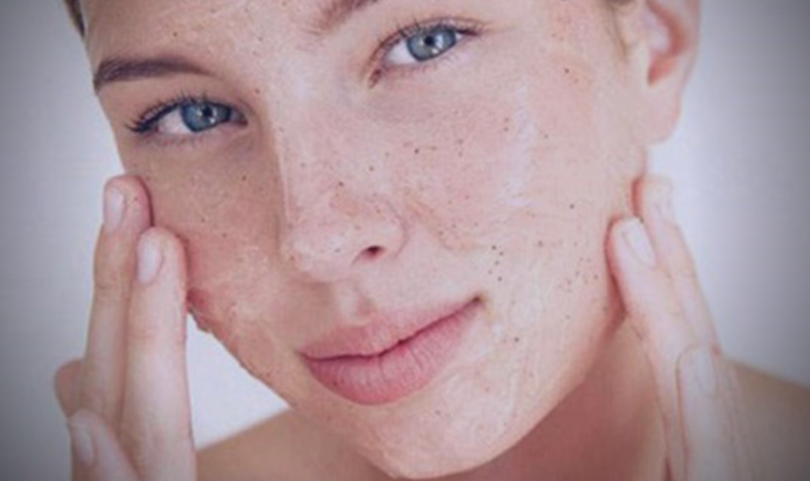 Chị em cần hết sức lưu ý khi tẩy da chết (Ảnh: BVCC)