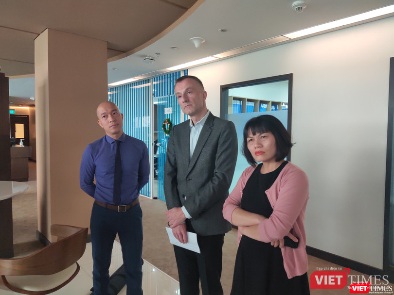 Ông Jozef Alfons Peeters - Tổng Giám đốc Bệnh viện Việt Pháp - trao đổi với báo chí (Ảnh: Minh Thuý)