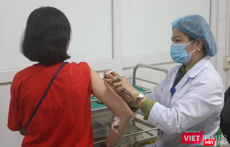 Tiêm thử nghiệm vaccine phòng COVID-19 (Ảnh - Minh Thuý)