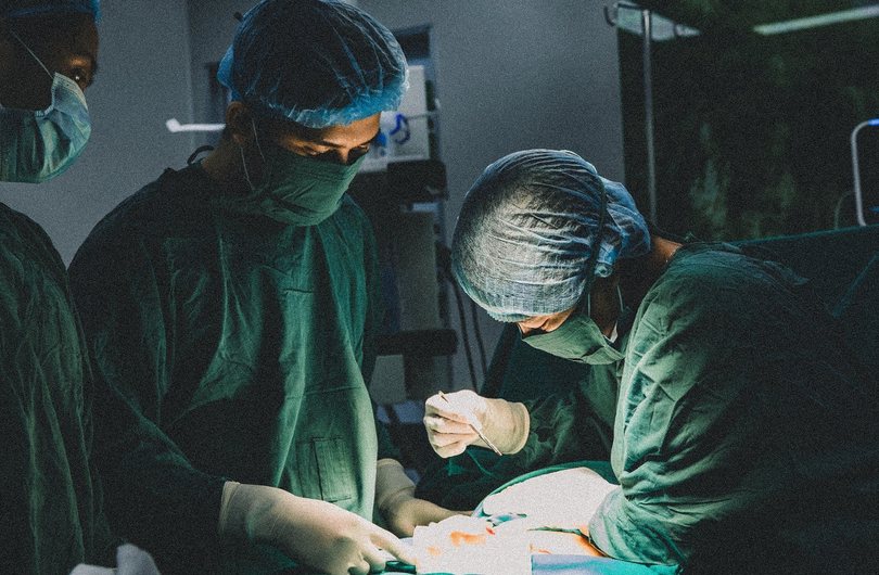 Các bác sĩ đánh giá ca mổ đẻ của chị Thủy khó và phức tạp (Ảnh - BVCC)