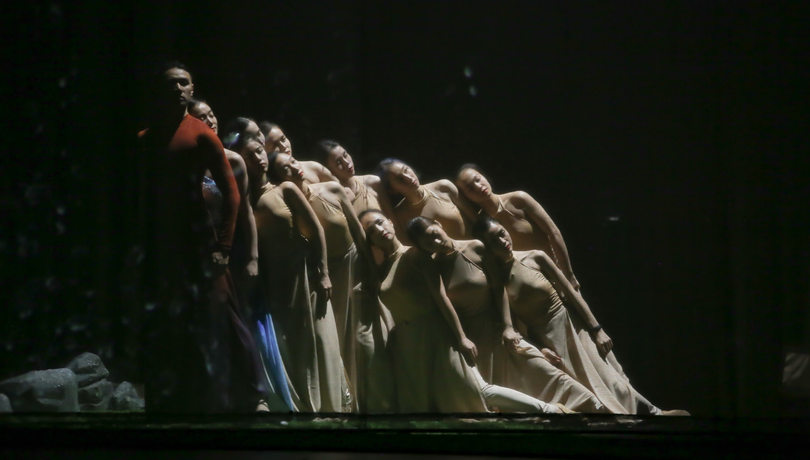 Tiết mục múa nước (Ảnh - VTV) 