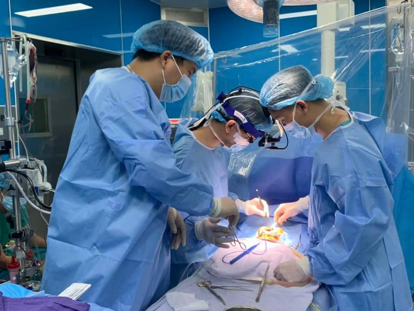 Các bác sĩ "sửa chữa" trái tim lỗi nhịp cho bệnh nhi (Ảnh - BVCC)