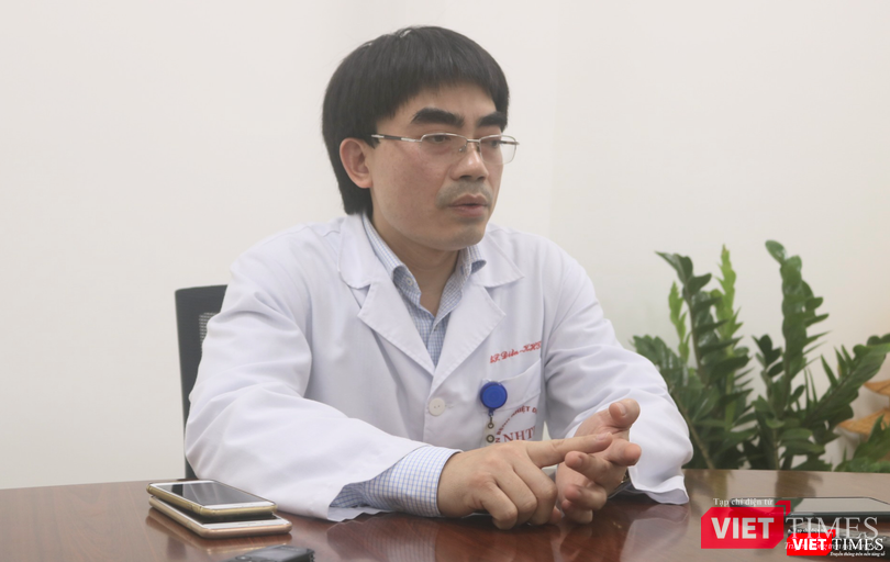 TS.BS. Vũ Minh Điền - Phó Giám đốc Trung tâm Phòng chống dịch, Bệnh viện Bệnh Nhiệt đới Trung ương (Ảnh - Minh Thuý)