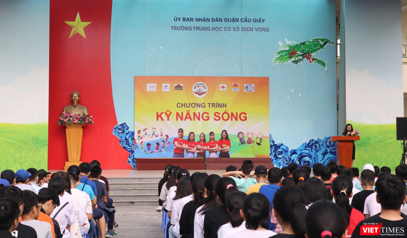 Khai mạc chương trình "Kỹ năng sống". Ảnh: Minh Thúy