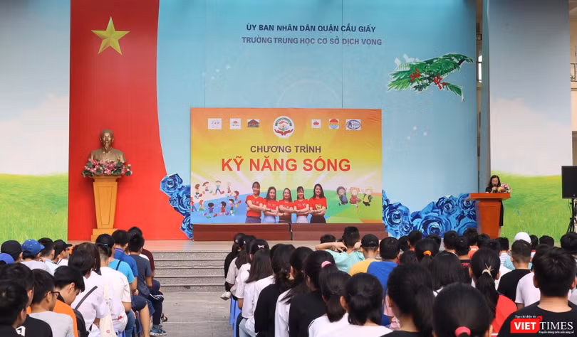 Khai mạc chương trình "Kỹ năng sống". Ảnh: Minh Thúy