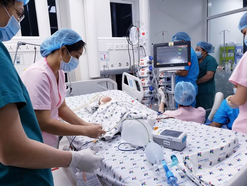 Ca phẫu thuật tách rời cặp song sinh đã thành công tốt đẹp (Ảnh: Bệnh viện Nhi đồng Thành phố) 